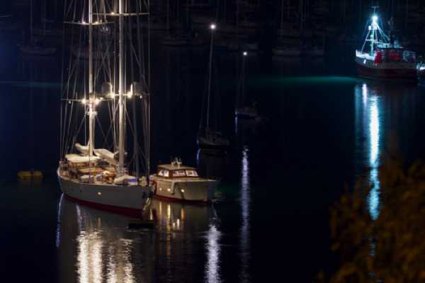 01 May 2022 - 22-14-38

----------------
Superyacht Adele + chase boat Stargazer in Dartmouth, Devon at night